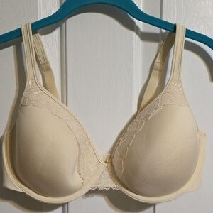 BUNDLE Bali 38C Cream & Black T-Shirt Bras with Molded Cups